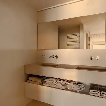 Apartment Seafront Flat - 8th Floor - Sea View - *