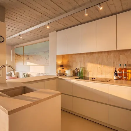 Apartment Seafront Flat - 8th Floor - Sea View - *